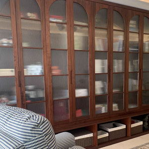 Estantería Moderna Personalizada de Madera de Nogal Negro/Cerezo <span class=keywords><strong>con</strong></span> Puertas de Vidrio para Sala de Estar, Estilo Influencer - Product Image 2