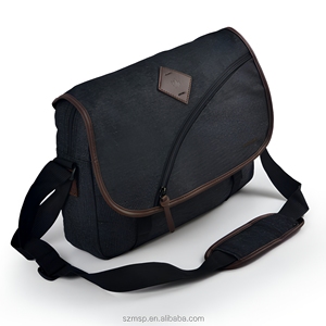 Sac bandoulière messager vintage en jean <span class=keywords><strong>bleu</strong></span> <span class=keywords><strong>marine</strong></span> imperméable pour <span class=keywords><strong>homme</strong></span>, idéal pour la randonnée en extérieur, confortable, avec fermeture éclair diagonale et rabat, design logo - Product Image 1