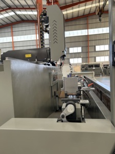 Máquina CNC de perforación y fresado para la fabricación de ventanas y puertas de aluminio - Product Image 5