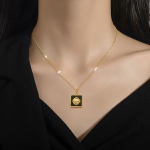 Wholesale Titanium Steel Necklace Hot Sale Fashion Gold <b>Chain</b> Choker Necklace Trendy Stylish Square Shell Necklace for Women - Product Image 3