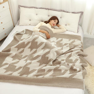 Couverture de voyage en laine à <span class=keywords><strong>poils</strong></span> <span class=keywords><strong>longs</strong></span> tricotée avec texte personnalisé du fabricant chinois - Product Image 1