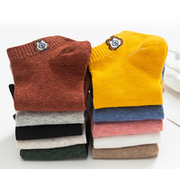 Design de mode quatre saisons Chaussettes tricotées décontractées et amusantes en coton pour hommes et femmes
