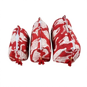 Juego de Bolsas de Cosméticos Acolchadas con Estampado de Leopardo Rojo y Blanco, Ecológicas, Ligeras, con Cierre, Cordón y Borla, Tres Piezas, Estilo Clásico - Product Image 1