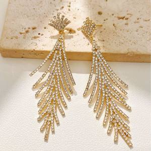 أقراط أنيقة مطلية بالذهب من حجر الراين الهندسي على الطراز الأوروبي وأمريكي ، فاخرة فاخرة خفيفة من أوراق الشجر - Product Image 2