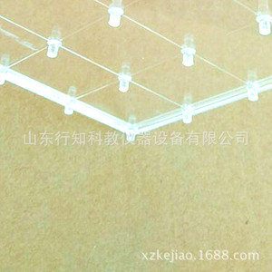 Un fabricante de instrumentos didácticos produce tableros transparentes para clavos (200 mm x 200 mm) para la enseñanza en escuelas primarias y secundarias. - Product Image 5