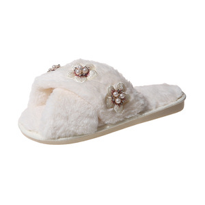 Pantuflas de Felpa con Perlas y Flores, Lindas y Modernas, Otoño-Invierno 2025 - Product Image 5