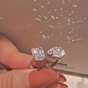 Anello di Fidanzamento da Donna T0509 con Zirconia Cubica Taglio Principessa, Montatura a Griffe, Pietra Creata in Laboratorio, Anelli alla Moda - Product Image 2