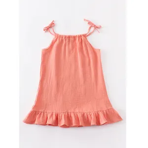 散装透气环保100% 棉平纹细布连衣裙婴儿珊瑚摇摆皱褶儿童连衣裙精品儿童婴儿连衣裙模特