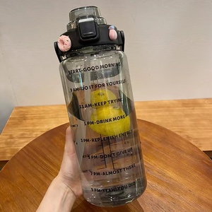 Bouteille d'eau de fitness de grande taille motivante de 2 l (64 oz) - Product Image 2