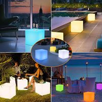 Ensemble de tabouret de table et chaise de meuble en plastique lumineux pour extérieur, jardin, patio, événement, fête, discothèque et hôtel avec éclairage LED RVB