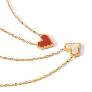 Colliers pendentifs en forme de cœur délicats en acier inoxydable plaqué or 18 carats avec incrustation de coquille blanche anti-allergie pour filles - Product Image 1
