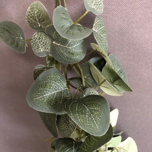LO-1330 Prix d'usine en gros OEM Guirlande artificielle d'eucalyptus suspendue, fausse verdure de type Silver Dollar pour la décoration de jardins verticaux - Product Image 2