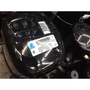Compresseur à piston Taikang 2,5 CV à cylindrée fixe pour climatisation et pompe à chaleur - Product Image 1