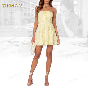 Fabbrica di abbigliamento all'ingrosso personalizzato donna moda estiva elegante senza spalline in <span class=keywords><strong>cotone</strong></span> giallo chiaro festa Mini abito corto - Product Image 1