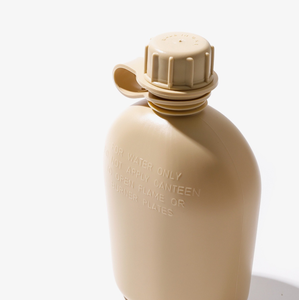 Bouteille d'eau en plastique DF01 Desert 0,8L 1L, gourde portable pour le camping, les sports de plein air, avec crochet de fixation sur le bouchon anti-perte - Product Image 5