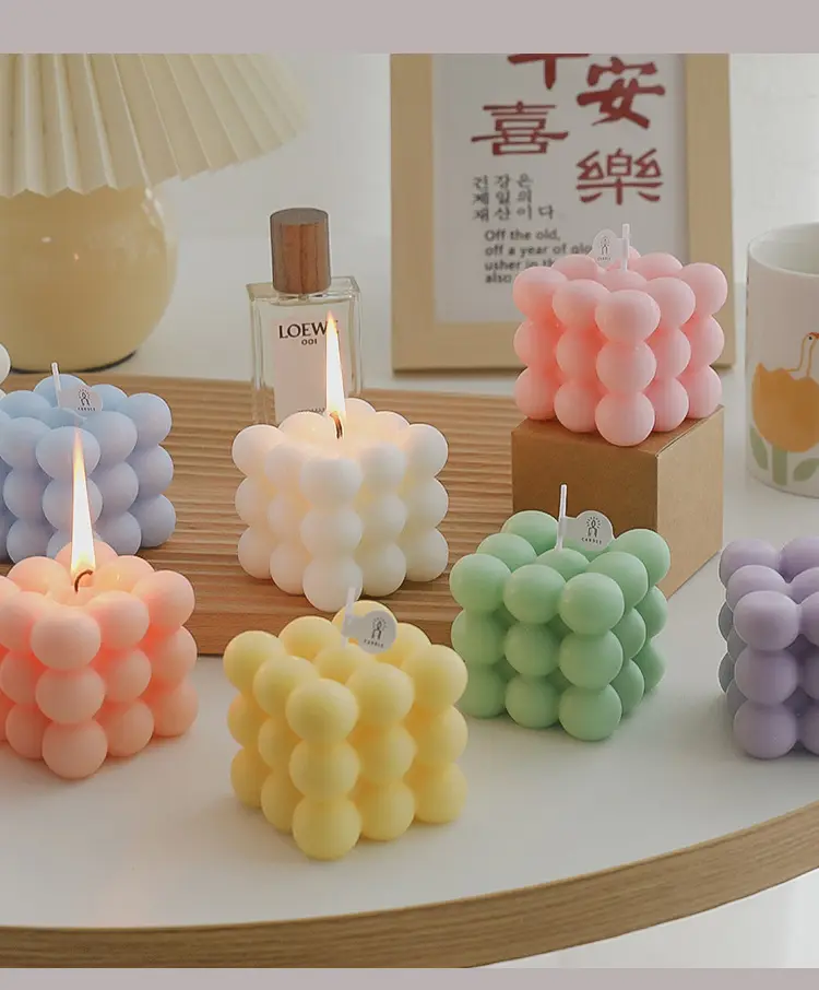 뜨거운 판매 주문을 받아서 만들어진 다채로운 큐브 소이 왁스 양초 가정 장식 거품 향기 초