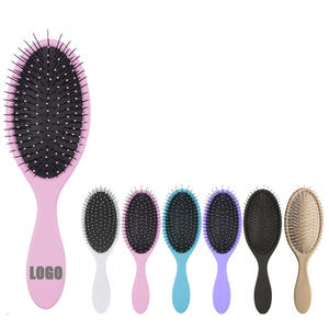 Spazzola per massaggio del cuoio capelluto bagnato personalizzato con Logo personalizzato con pennello per extension in Nylon Beige con manico in plastica tipo a pettine - Product Image 1