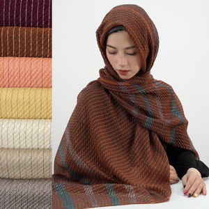 Tendance 2025 MANIN Foulards, châles et hijabs pour femmes en coton respirant, longs, rayés, en organza plissé avec fils de satin chatoyants - Product Image 2