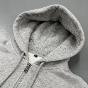 <span class=keywords><strong>Felpa</strong></span> <span class=keywords><strong>con</strong></span> cappuccio <span class=keywords><strong>con</strong></span> etichetta personalizzata <span class=keywords><strong>grigia</strong></span> <span class=keywords><strong>con</strong></span> stampa digitale ispirata al Regno Unito <span class=keywords><strong>con</strong></span> grafica stampata metodo di stampa antirughe - Product Image 2