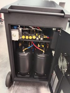 Equipo de Recarga y Recuperación de Refrigerante para Aire Acondicionado X849 1234YF y 134A con Base de Datos de Vehículos, Impresora, AC 110-240V 3/8HP - Product Image 5