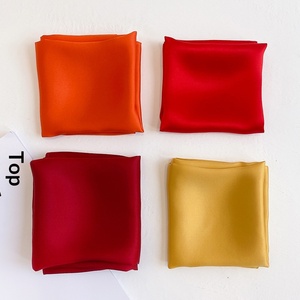 Foulard <span class=keywords><strong>carré</strong></span> fin en <span class=keywords><strong>soie</strong></span> <span class=keywords><strong>de</strong></span> mûrier véritable imprimé couleur unie pour femme, style coréen, élégant, pour le printemps et l'automne, peut servir <span class=keywords><strong>de</strong></span> cache-cou ou <span class=keywords><strong>de</strong></span> bandeau pour cheveux - Product Image 2