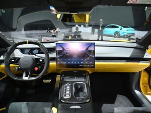 <span class=keywords><strong>X</strong></span> I <span class=keywords><strong>O</strong></span> m I <span class=keywords><strong>S</strong></span> U7 Ultra 2025 Fabricado en China, Auto Eléctrico de Alto Rendimiento con 630 km de Autonomía, Vehículo de Nueva Energía en Oferta - Product Image 6