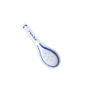 <span class=keywords><strong>Petite</strong></span> <span class=keywords><strong>cuillère</strong></span> <span class=keywords><strong>à</strong></span> soupe <span class=keywords><strong>en</strong></span> <span class=keywords><strong>porcelaine</strong></span> bleue et blanche peinte <span class=keywords><strong>à</strong></span> la main, <span class=keywords><strong>cuillère</strong></span> <span class=keywords><strong>à</strong></span> thé et <span class=keywords><strong>à</strong></span> <span class=keywords><strong>café</strong></span> <span class=keywords><strong>en</strong></span> céramique chinoise classique pour la cuisine, les cafés et les hôtels - Product Image 1