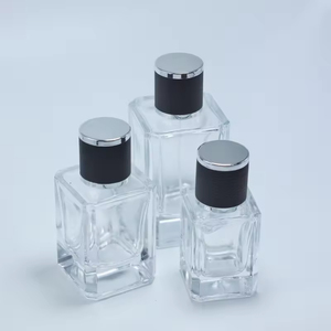 ขวดน้ำหอมแก้วเปล่าขนาด 30 มล. 50 มล. 100 มล. รูปทรงสี่เหลี่ยม ขวดสเปรย์น้ำหอมแบบหนา พร้อมฝาปิดทรงกระบอกสีดำ - Product Image 3