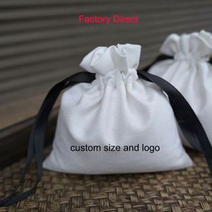 Petite pochette en coton personnalisée, blanche, avec cordon de serrage, impression de logo, sacs cadeaux, sacs cosmétiques - Product Image 4