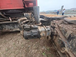 Grue sur chenilles Hitachi KH700 d'occasion de haute qualité, 150 tonnes, à vendre avec composants essentiels : moteur et alternateur - Product Image 5