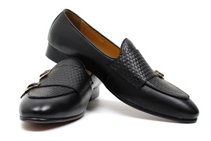 Mocasines de Cuero Hechos a Mano para Hombre con Punta Redonda y Borlas, Zapatos Mocasines con Tachuelas para Hombre - Product Image 2
