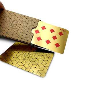 Hoogwaardige Luxe Gouden Speelkaarten Op Maat Bedrukt Voortreffelijk Ontwerp Duurzaam En Waterbestendig Plastic Fabrieksprijs - Product Image 1