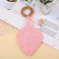 Prix préférentiel sécurité matériaux de protection de l'environnement décorations de feuilles colorées jouets de meulage des dents de bébé