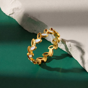 Bague Feuille Minimaliste en Acier Inoxydable 304 Plaqué Or 18K, Design Feuille de Forêt, Résistante à la Décoloration, Cadeau pour Femme - Product Image 6