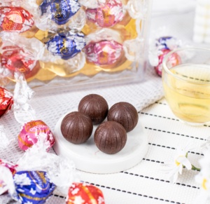 Toptan KENLAIFU Bittersweet çikolata Mellow topu dolum şurubu reçel katı formu lal siyah kutu ambalaj ile 250g - Product Image 4