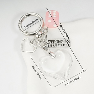 Porte-clés en résine transparente en forme de cœur, porte-clés en forme de cœur rouge, breloques de dés, pendentifs de bijoux, décoration, cadeau de couple pour la Saint-Valentin - Product Image 3
