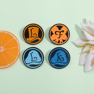 Spilla Smaltata del Gioco d'Avventura Decifrato Professor Layton, Accessorio di Moda per Abbigliamento, Regalo per Amici - Product Image 2