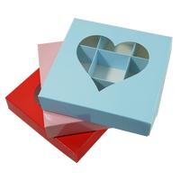 Boîte cadeau en papier unique en gros avec diviseur et fenêtre en forme de coeur clair pour l'emballage de macarons bonbons au chocolat diwali doux