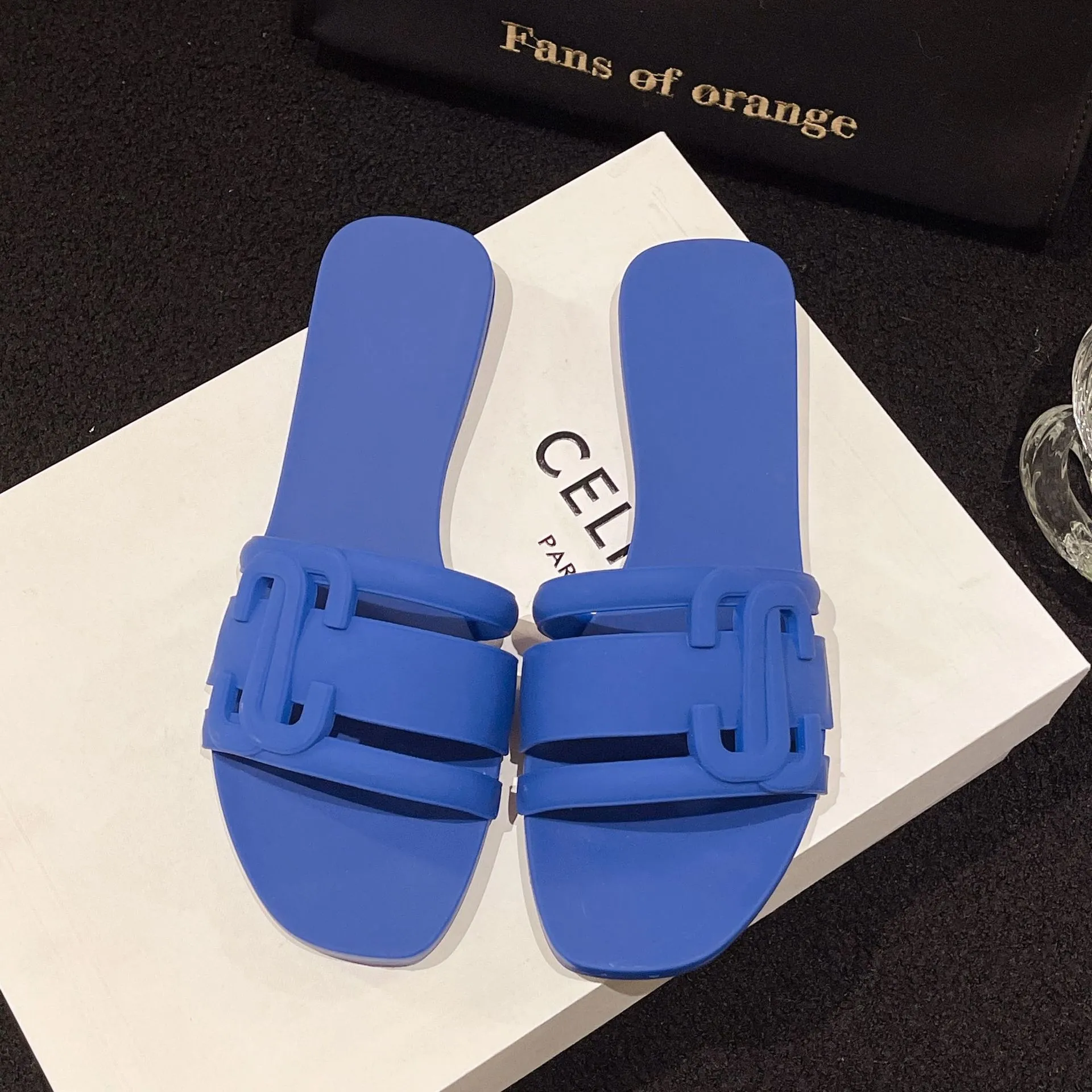 2024 Style européen Offre Spéciale conception Simple plat dames chaussures femmes pantoufles plates pour l'été mode sandales nouveau Style