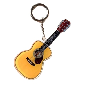 Llavero colgante creativo de acrílico con forma de guitarra para regalo, para mochila - Product Image 1