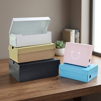 Boîtes plates en carton ondulé imprimées sur mesure, fabriquées à partir de matériaux recyclés, adaptées à l'expédition de vêtements et de chaussures