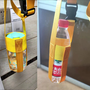 Sac à bandoulière pour bouteille d'eau, isolé, jaune et noir, pour la randonnée et les voyages, avec sangle détachable, capacité inférieure à 20 fl oz - Product Image 3