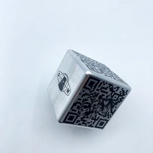 Étiquettes de code QR personnalisées, métal anodisé, cartes d'information gravées au laser - Product Image 4