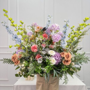 Composition florale artificielle DKB pour allée événementielle, plantes, verdure, guirlande, rangée de fleurs sauvages, chemin de fleurs forestier pour mariage - Product Image 1