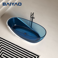 Baignoire autoportante en résine transparente au design sculptural, bleu clair, aspect marbre, pour hôtel et villa