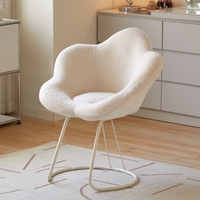 Chaise de maquillage de luxe légère Tabouret de chambre à coucher Petit fauteuil de ménage Pétale Filet Rouge Ins Style Nail Salon Chaise décorative