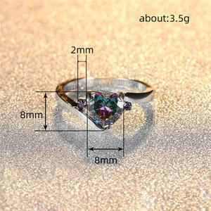Anello Q496 con Cristallo a Cuore in Argento, Quarzo Arcobaleno con Incastonatura a Griffe, Regalo per Donne, Anelli con Gemme - Product Image 4