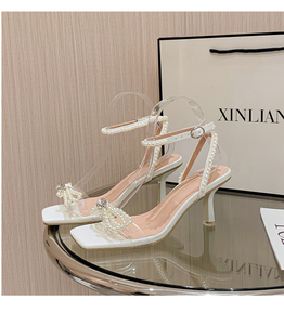 Sandalias de PVC transparentes estilo europeo-americano 2023 con tiras cruzadas, punta cuadrada, remaches florales, amortiguación y antideslizantes para primavera. - Product Image 4