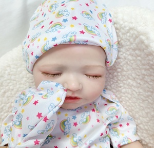 Venta al por mayor lindo 18 pulgadas realista inocente y encantador dormir suave ponderado realista Reborn niño recién nacido - Product Image 4