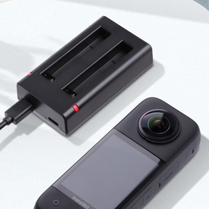 Cargador de batería dual Insta360 con cable USB y luz indicadora para cámara X3 - Product Image 1